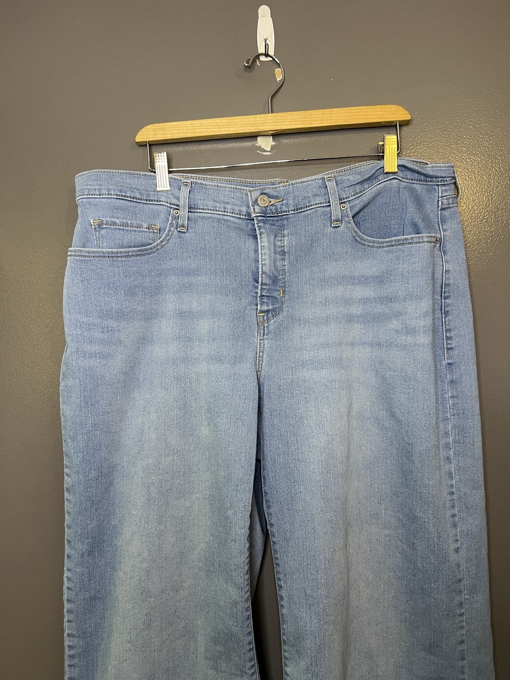 Levis 318 Shaping Wide Leg Jeans Womens 18W Light Wash Blue Stretch Denim Plus